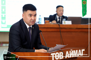 Төв аймгийн Иргэдийн төлөөлөгчдийн хурлын 7 дугаар хуралдаан хуралдаж байна